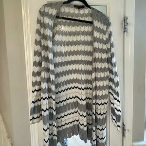 New Fever Sweater Wrap Duster Cardigan Size Large Tan Chevron Long Sleeve